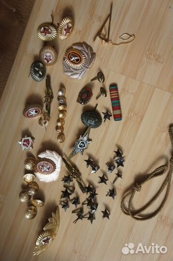 Кокарды, знаки отличия, звезды, классность