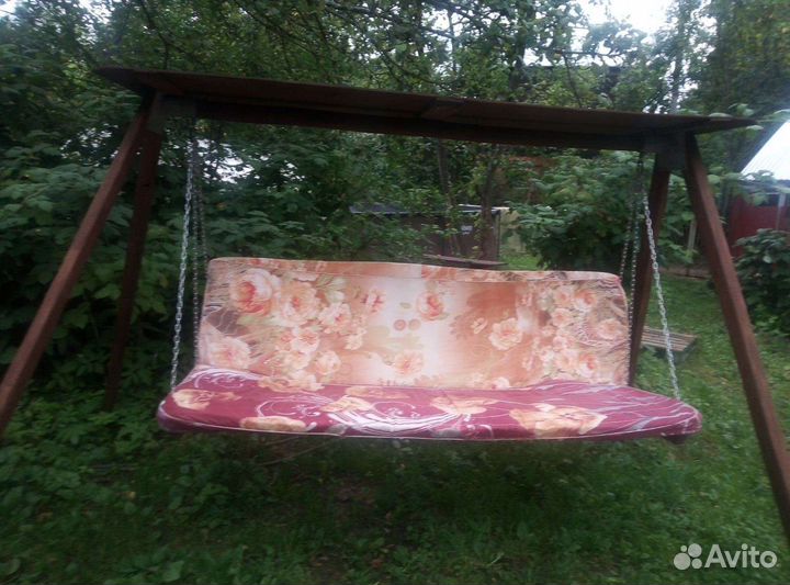 Садовые качели из дерева