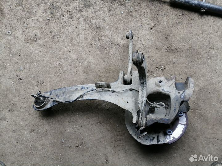 Задний левый продольный рычаг Ford Focus 2