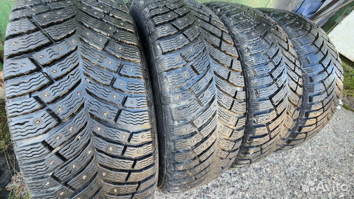 Michelin X-Ice North 4 215/60 R17