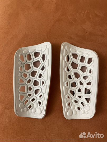 Футбольные щитки Nike