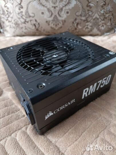 Блок питания Corsair RM750 Gold