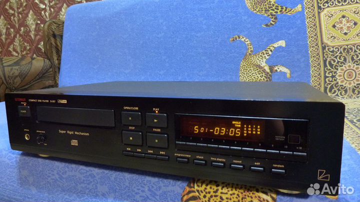 CD-проигрыватель Luxman D-357