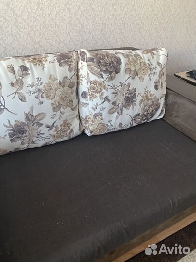 Большой диван