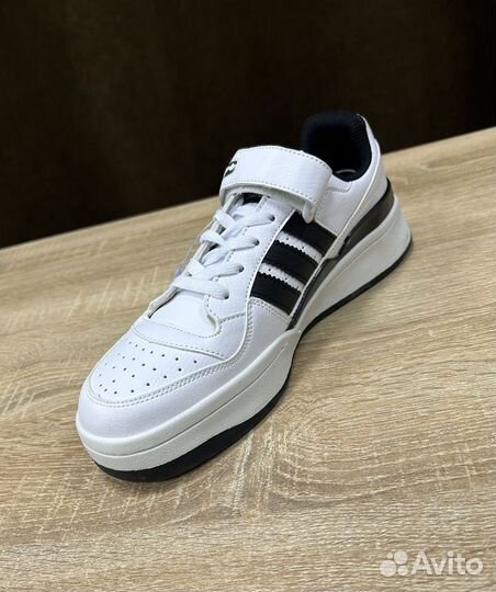 Кроссовки adidas