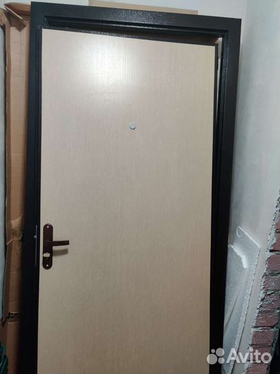 Дверь входная от застройщика