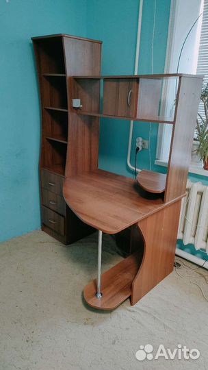 Компьютерный стол