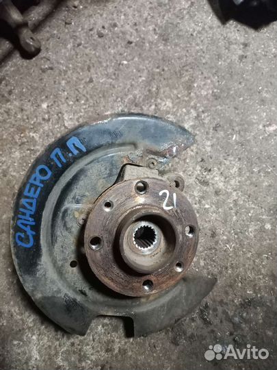 Правый поворотный кулак Renault Sandero 1