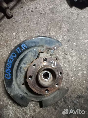 Правый поворотный кулак Renault Sandero 1