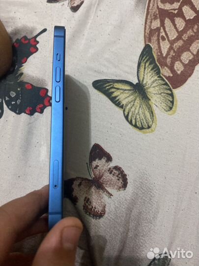 Телефон iPhone 13