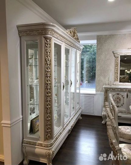 Сервант Алсу белый глянец в классическом стиле