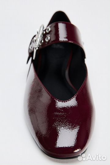 Zara Лакированные балетки с ремешком и пряжкой