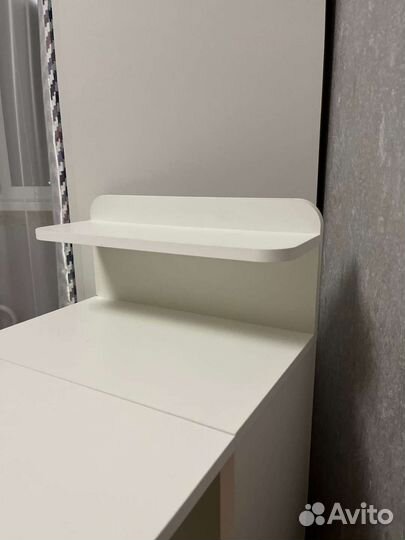 Маникюрный стол