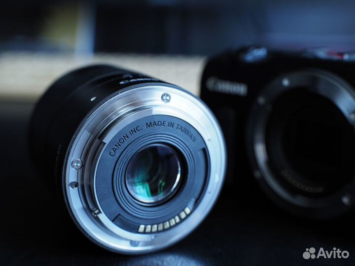 Canon EOS M + 18-55mm kit