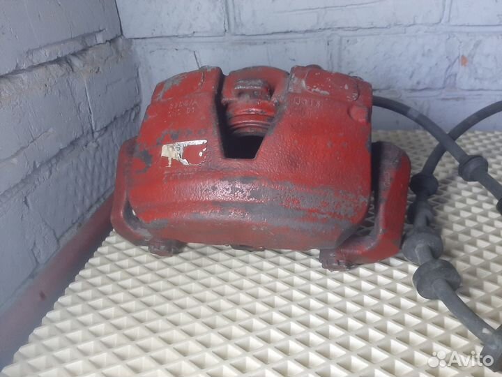 Audi Q5 Передний тормозной суппорт