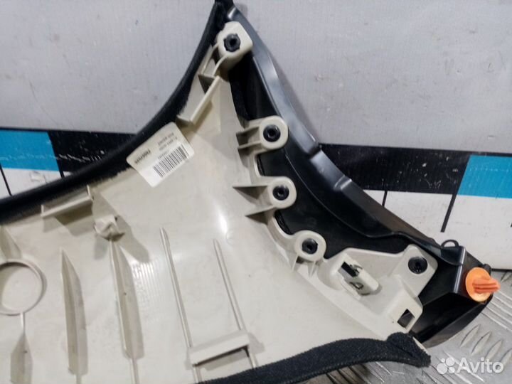 Б/У Обшивка стойки задняя правая#002