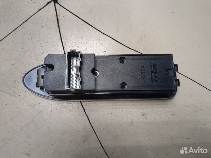 Кнопка стеклоподъемника Mitsubishi Space Star, 200