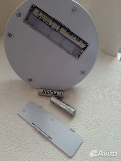 Компактное зеркало сподцветкой зеркало с 2х сторон