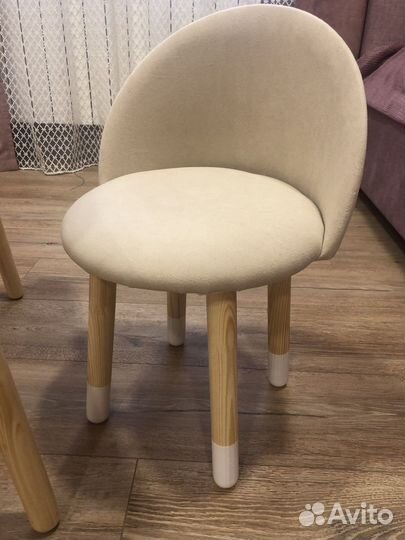 Столик +стульчик мягкий новый