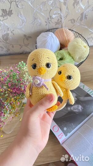 Вязанная игрушка и погремушка для детей