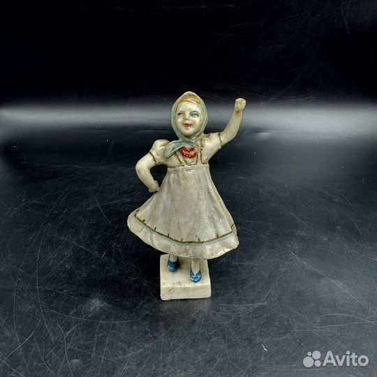 Статуэтка танцующая девочка в платке СССР
