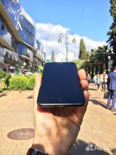 iPhone 8 Plus, 64 ГБ