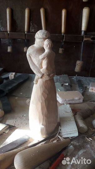 Статуэтка из дерева