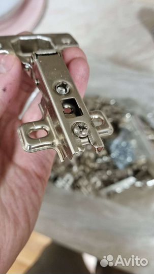 Петли мебельные 32 штуки