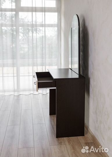 Макияжный столик бежевый