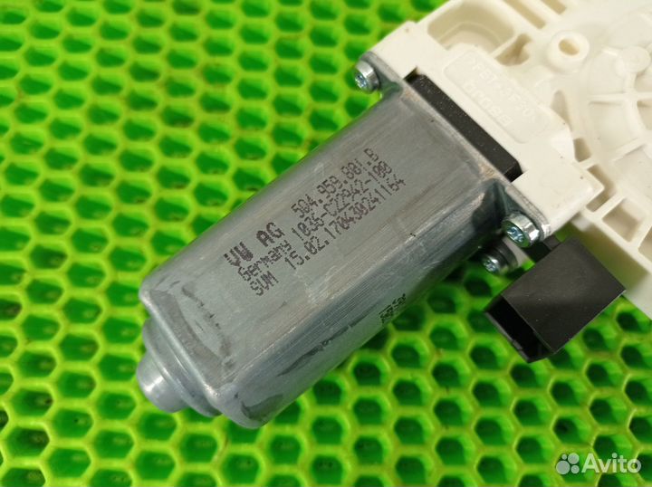 Моторчик стеклоподъемника передний левый L