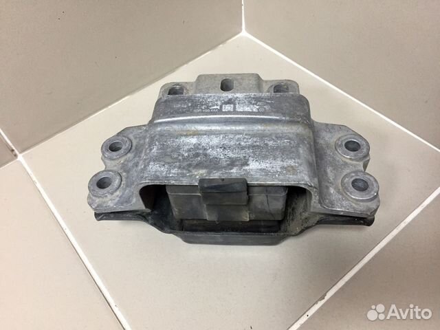 Опора двигателя левая VAG 3C0199555Q