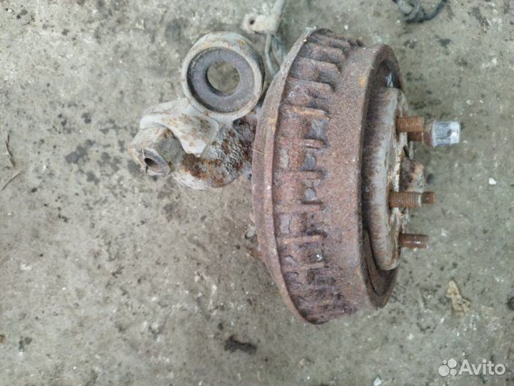 Кулак поворотный задний левый Dodge Stratus 1996