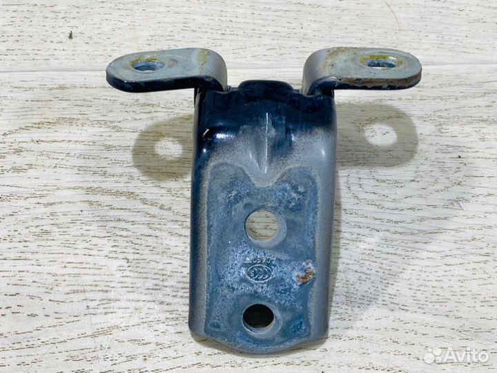 Петля двери передняя правая Kia Rio 3 седан 1.4