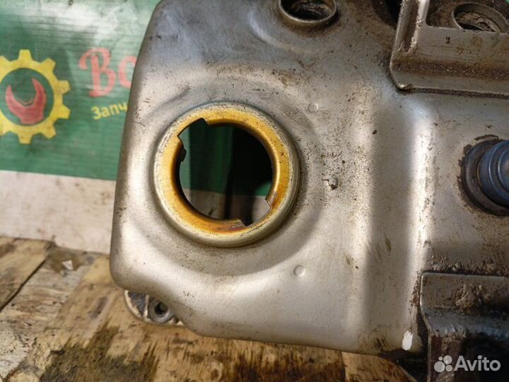 Клапанная крышка Mitsubishi Carisma седан 1.6Л