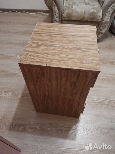 Продам тумбочку