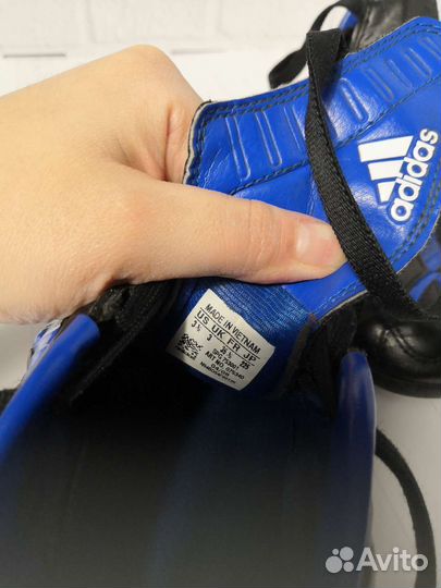 Футбольные бутсы adidas