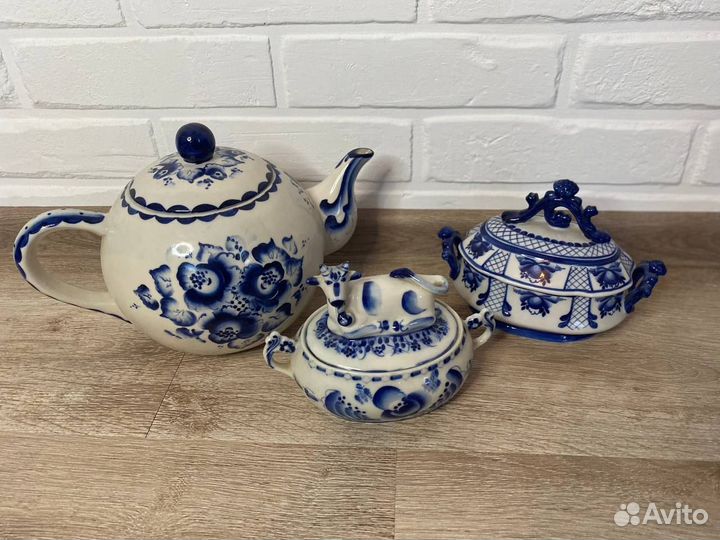 Гжель. Посуда и фигурки