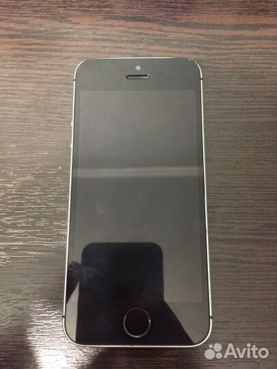 iPhone SE, 32 ГБ