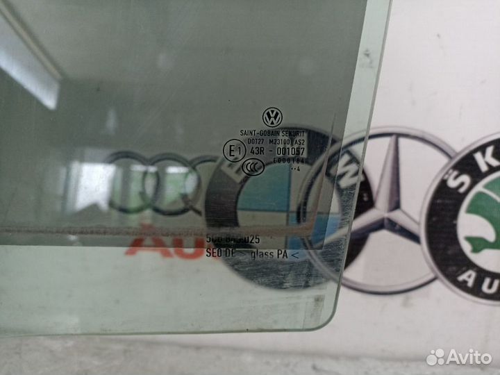 Стекло двери заднее левое Volkswagen Golf cxsa