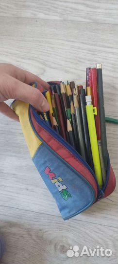 Краски, карандаши, мелки в одни руки