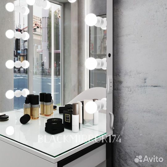 Гримерный столик в стиле лофт с зеркалом