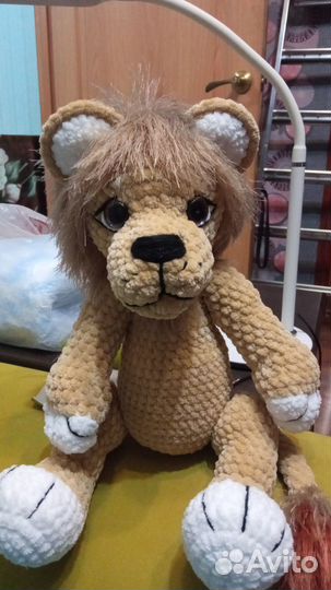 Вязаный лев