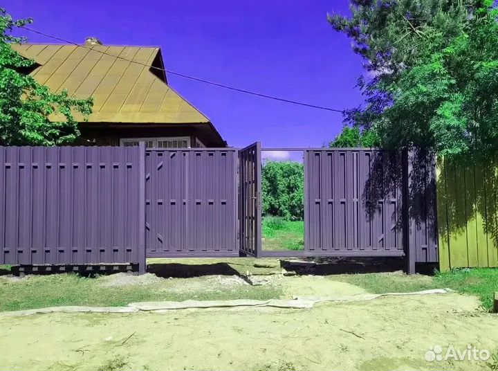 Заборы из евроштакетника со склада новые