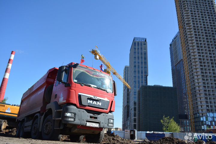 Водитель самосвала