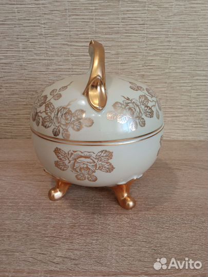 Антикварная фарфоровая бонбоньерка