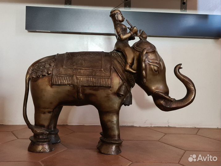 Слон с наездником бронза