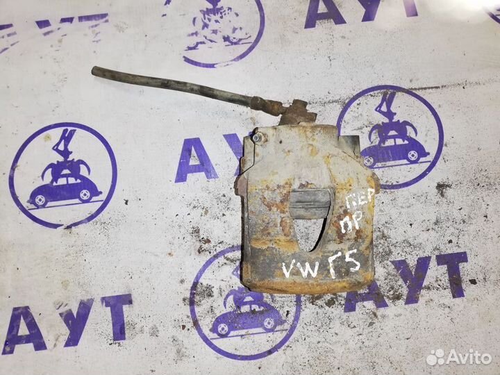 Суппорт передний правый левый Фольксваген Гольф 5