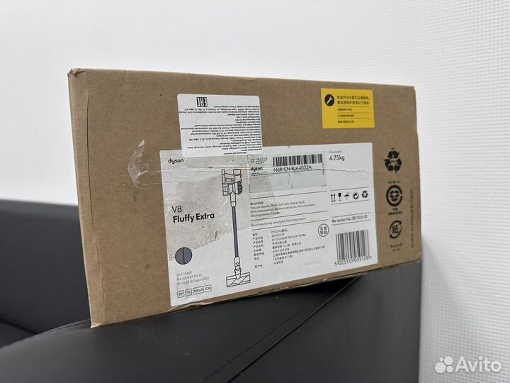 Вертикальный пылесос Dyson SV10 V8 Fluffy Extra