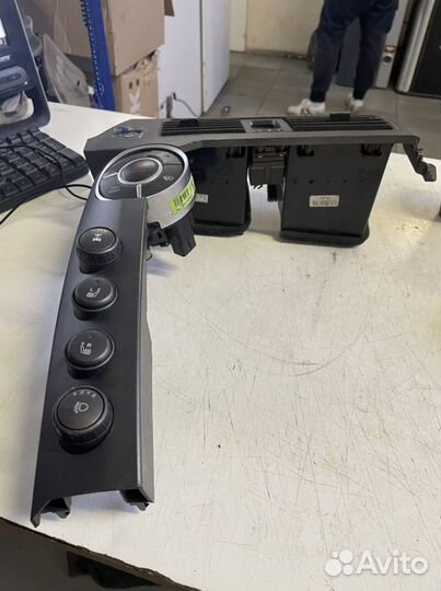 Консоль центральная в сборе Ssang Yong Kyron