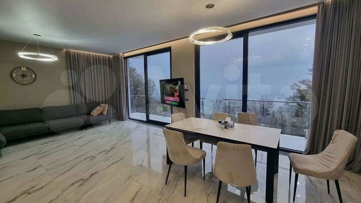 Коттедж 260 м² на участке 7 сот.